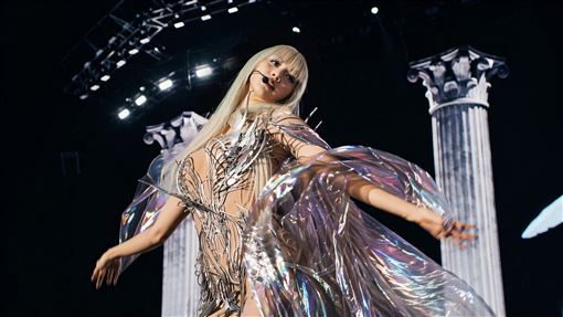 LV三公子不要看！Lisa真空上陣變墮落天使