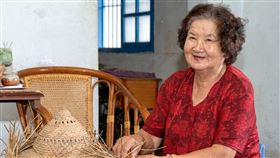 台東藺草編保存者林黃嬌辭世台東縣傳統工藝「台東藺草編」保存者林黃嬌（圖）13日辭世，文化部將頒發旌揚狀予以表彰。（台東縣政府文化處提供）中央社記者王寶兒傳真 115年4月16日