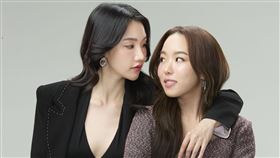 Atom（左）與Mer（右）私下互動超可愛。（圖／Flux沐璨國際提供） 