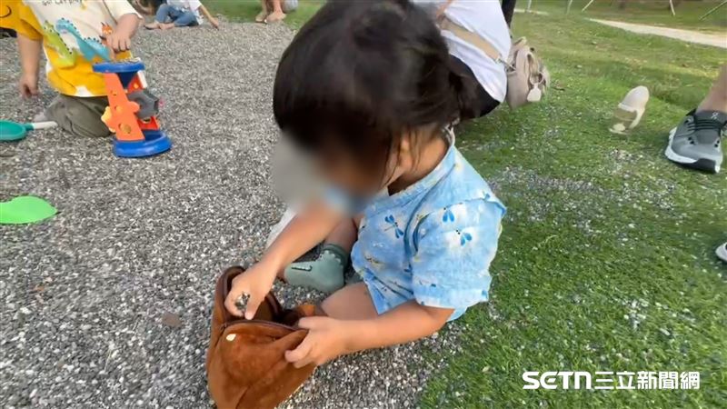 小姐說，品品的小耳症是出生後才發現，當時剛剖腹生產完的她，聽到醫師告知她「寶寶一邊耳朵沒有打開」，再到親眼看到，都讓她非常的錯愕和傷心，甚至非常自責。（圖／記者張雅筑攝）