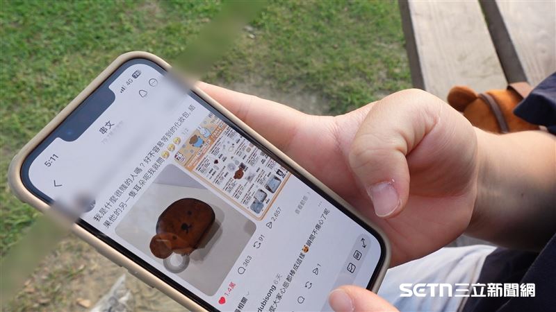 原PO透露，其實自己在Threads發完文後就帶著那隻「獨耳Boris」回超商退貨，回家後看到李小姐的留言加上許多網友的幫推，甚至還有人表示想自己買下再轉送給李小姐，讓她非常的訝異和感動，於是隔天迅速到超商取消退貨，並主動傳訊息聯繫李小姐。（圖／記者張雅筑攝）