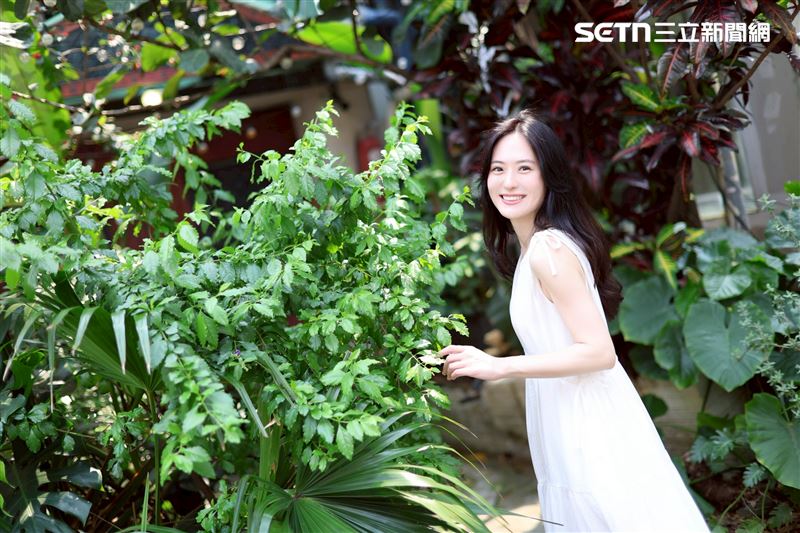 簡莉紋店面租金約4萬多，最大開銷來自花材耗損。（圖／記者鄭孟晃攝影）