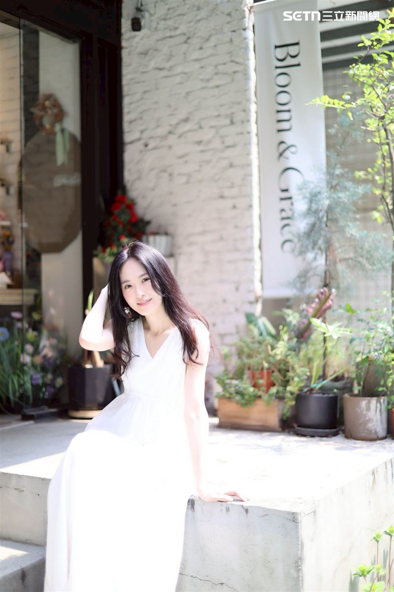 簡莉紋拍攝廣告摔倒，肋骨斷2根。（圖／記者鄭孟晃攝影）