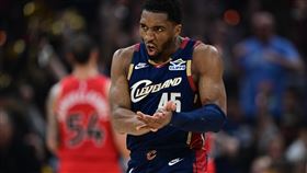 米契爾砍32分創紀錄　騎士主場猛攻退暴龍