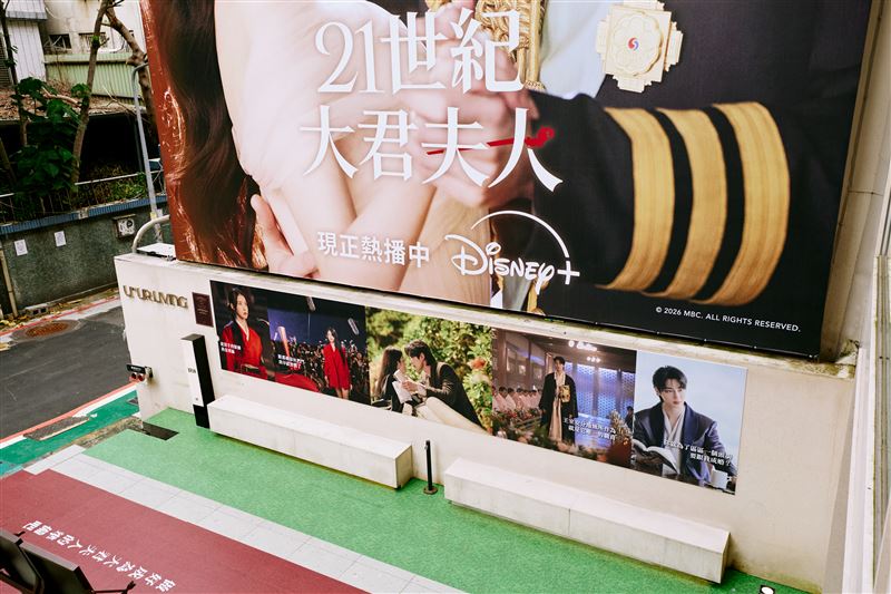 韓劇《21世紀大君夫人》沉浸式快閃店金句牆。（圖／Disney+提供）