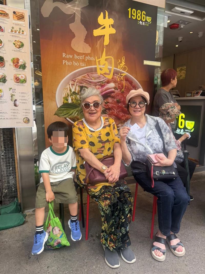 邵音音（中）分享與苗可秀（右）合照。（圖／翻攝自邵音音IG）