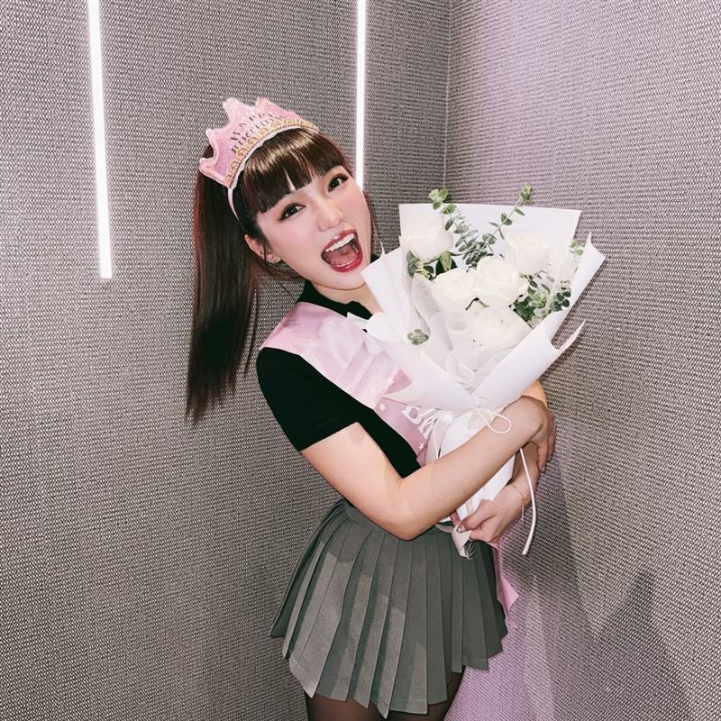 何美開心慶祝33歲生日。（圖／翻攝自何美IG）