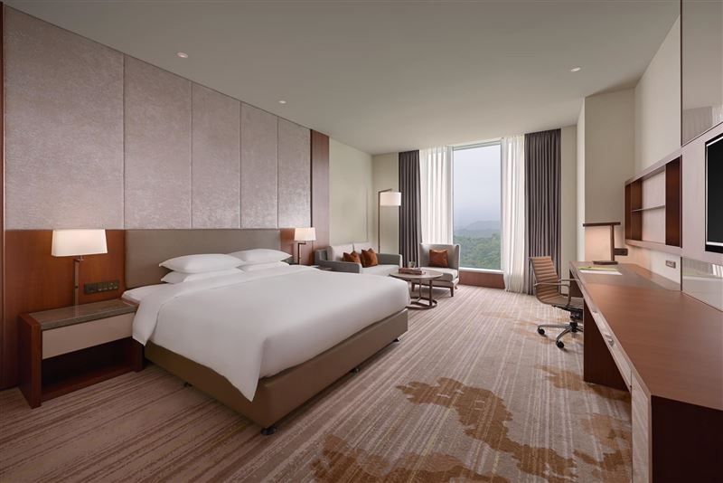 台北六福萬怡「躺平補能計畫-一泊二食住房專案」包含超人氣Buffet一泊二食，住房專案售價7,288元起，再享假日不加價優惠。（圖／飯店旅宿業者提供）