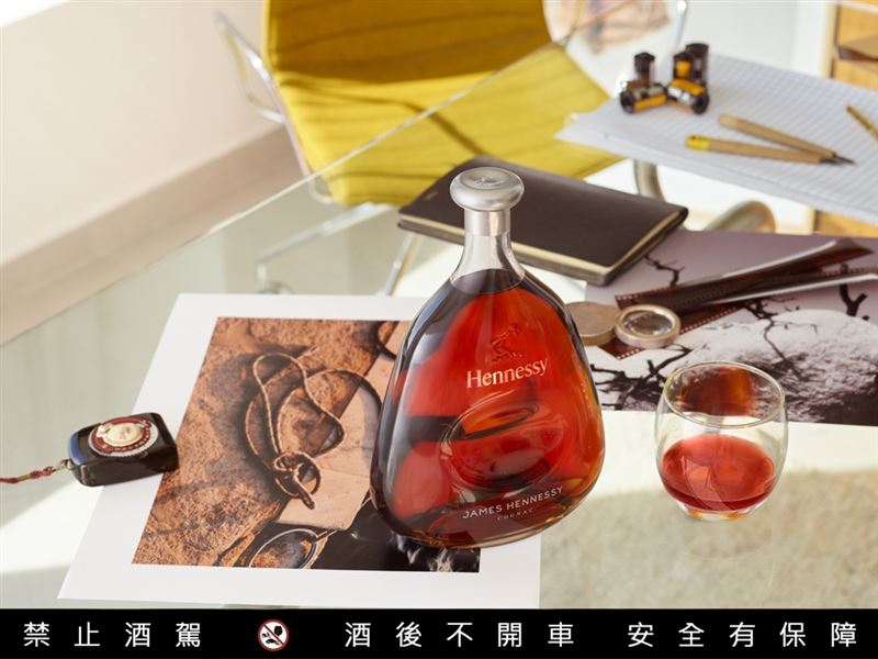 軒尼詩詹姆士干邑白蘭地不受傳統框架定義，是懂得選擇、有自己品味地圖的現代探索者的理想之選。（圖／品牌業者提供）