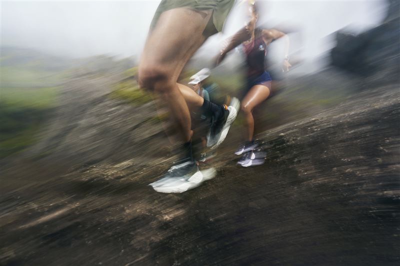 Speedgoat 7導入SCF EVA超臨界中底，有效降低長距離肌肉疲勞，成為跑者完成挑戰的關鍵武器。（圖／品牌業者提供）