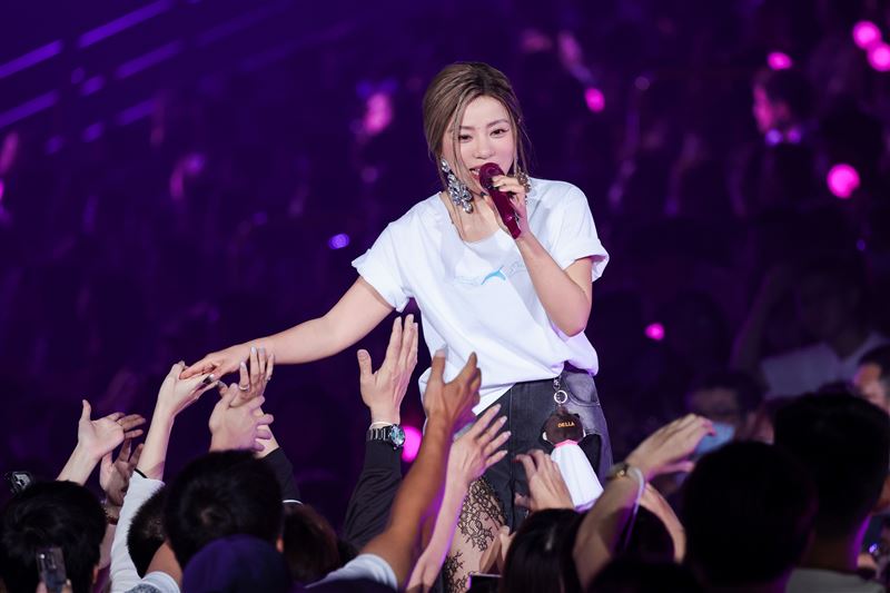 丁噹「夜遊」演唱會於高雄巨蛋登場。（圖／相信音樂提供）