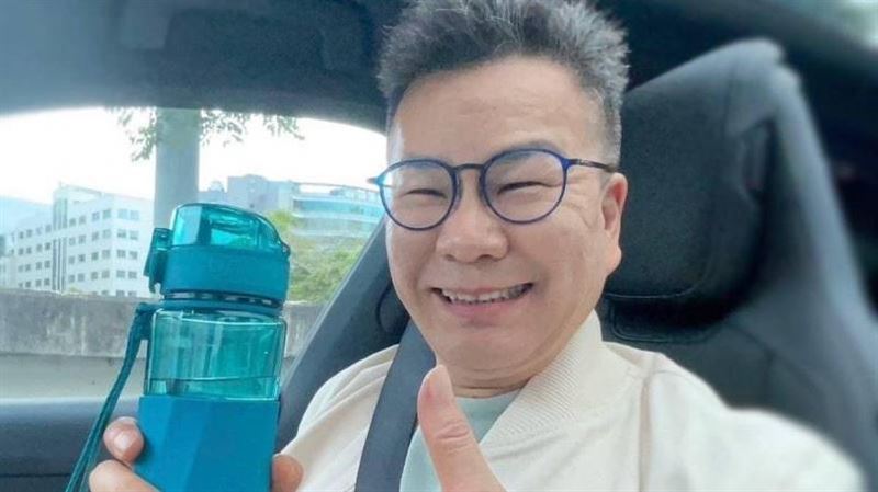 談及支撐自己堅持下去的動力，沈玉琳幽默笑說：「活下去是為了不讓老婆改嫁！」（圖／翻攝自沈玉琳臉書）