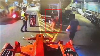 違停拖吊司機啟尾門遭砸傷　怒控業者肇禍