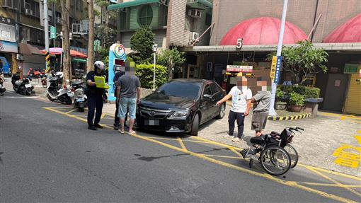 新莊阿北開車沒注意！68歲輪椅嬤慘被撞飛