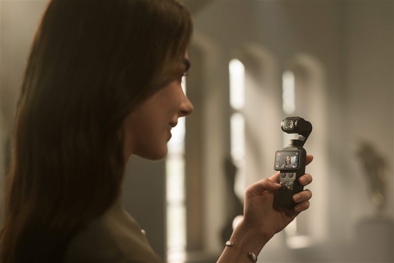 DJI Osmo Pocket 4 作為「第二台影像設備」，開機即拍、隨手即穩。（圖／品牌業者提供）