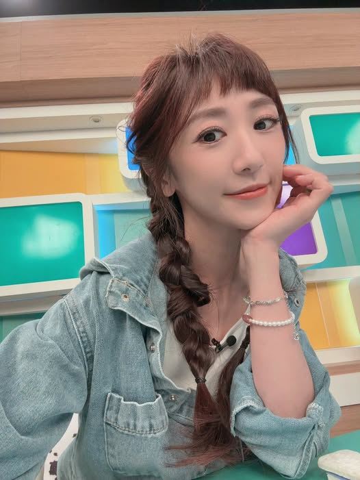 蔡允潔近日分享一段女兒與朋友互動的日常片段，短短對話不僅充滿童趣，也意外引發網友熱議。（圖／翻攝自蔡允潔FB）