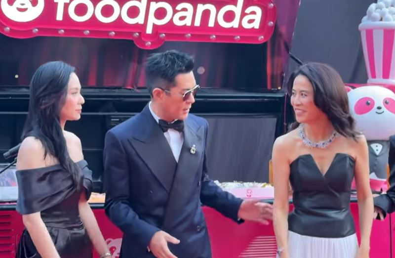 古天樂戴著墨鏡，一身西裝帥氣造型。（圖／翻攝自香港電影金像奬 Hong Kong Film Awards YT）