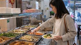 自助餐,便當。（圖／AI製圖）