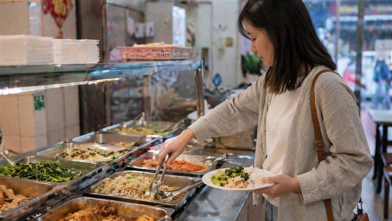 自助餐藏高油炸彈 黃金吃法曝 減脂穩血糖