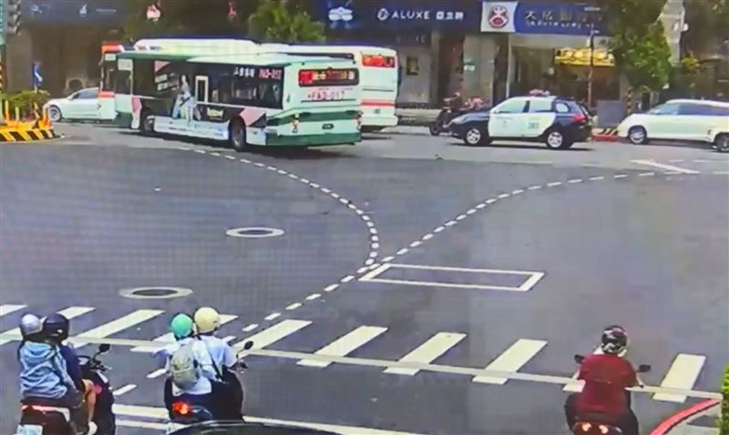 警方獲報到場。（圖／翻攝畫面）