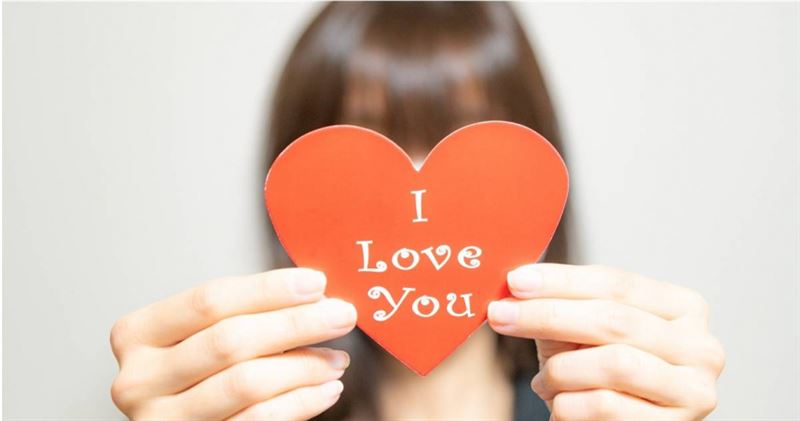 醫師指出，「桃花癲」並非單純戀愛腦，而是春季好發的雙向情緒障礙。（示意圖非當事人／photoAC）