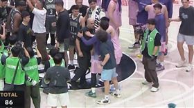 衝進場內罵總教練　夢想家球迷被禁止入場