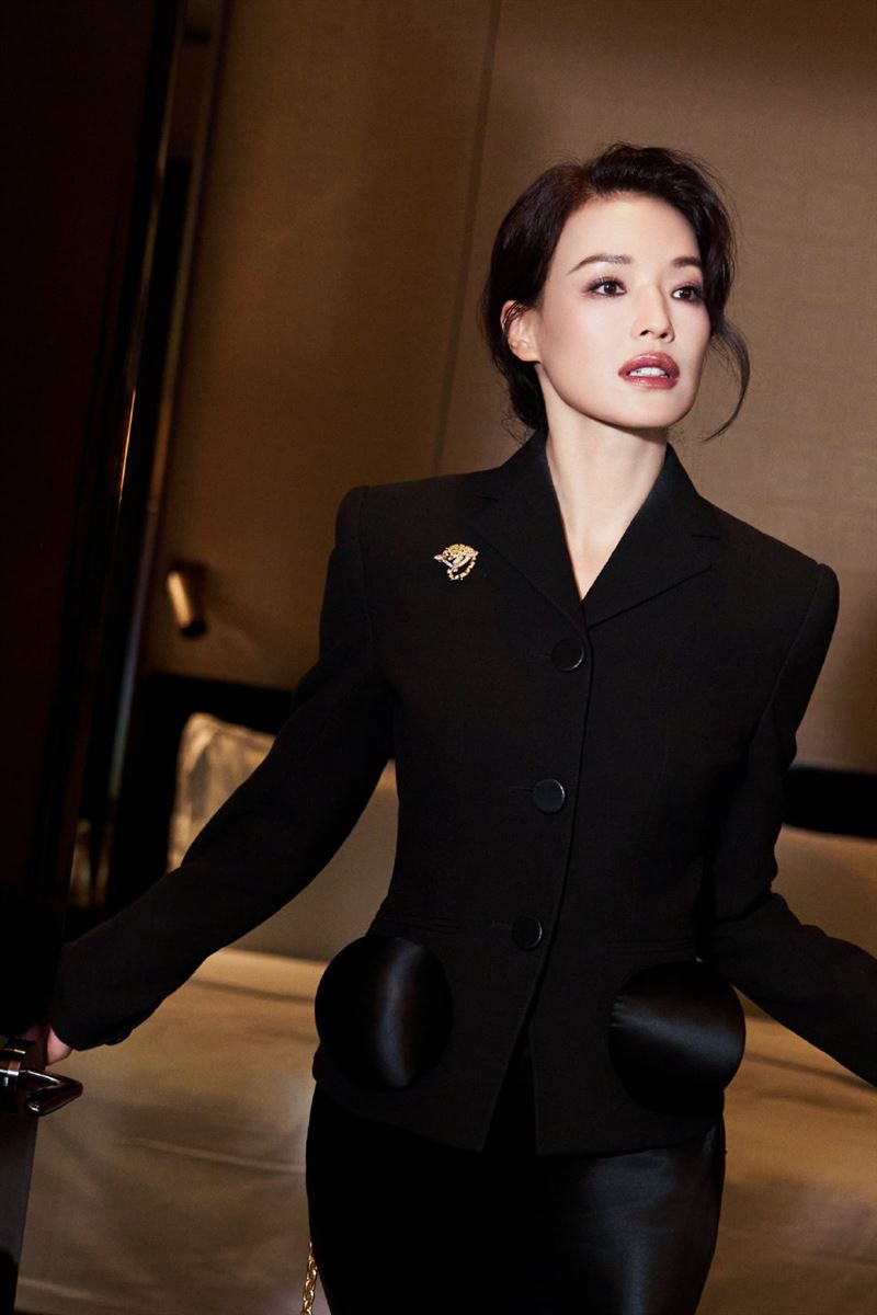 舒淇出席香港金像獎頒獎典禮，首部自編自導電影《女孩》成功拿下「新晉導演」獎項。（圖／翻攝自微博）