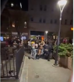 愛荷華大學驚傳槍擊，現場一片混亂，還有人打成一團。（圖／翻攝自X平台 @shaboss6969）