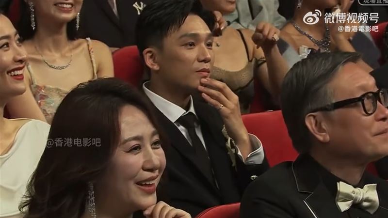 廖子妤一度忘記感謝男友盧鎮業（小野），經台下眾人大喊提醒後才緊急補上。（圖／翻攝自微博）