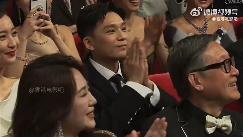 廖子妤一度忘記感謝男友盧鎮業（小野），經台下眾人大喊提醒後才緊急補上。（圖／翻攝自微博）