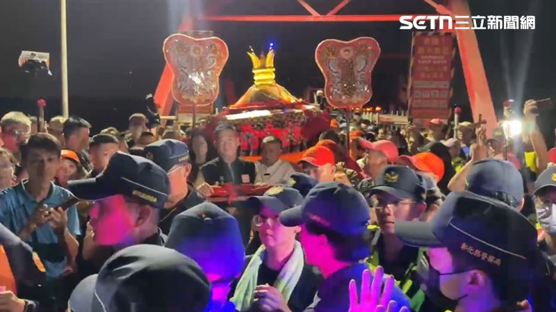 雲林縣長張麗善與西螺鎮長廖秋萍搶C位爆發推擠風波。（圖／翻攝畫面）