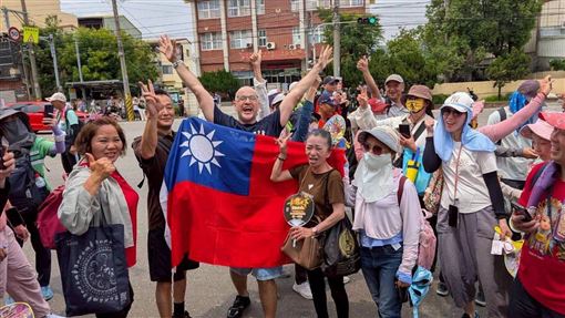 等2小時扛到媽祖神轎！吳鳳落淚謝台灣人