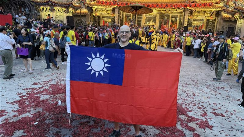 吳鳳今年也參加大甲媽遶境，並成功扛到媽祖神轎。（圖／翻攝自吳鳳臉書）