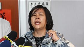 李貞秀回應媒體提問（1）前立委李貞秀遭台灣民眾黨開除黨籍，喪失不分區立委資格。圖為李貞秀15日在立法院辦公室外受訪。中央社記者吳家昇攝　115年4月15日