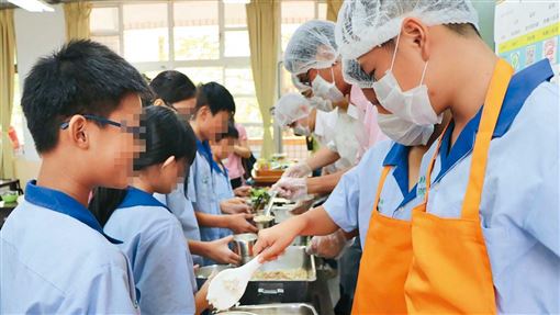 藍議員尪食材「洗產地」　學童午餐吃下肚