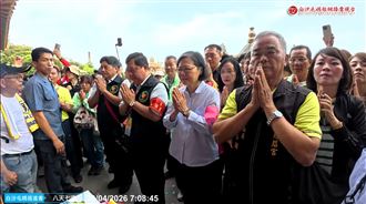 蔡英文體驗一日香燈腳！慈后宮拜白沙屯媽