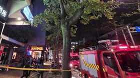 北市大安區陶板屋餐廳火警　消防馳援台北市消防局19日晚間獲報，大安區陶板屋餐廳發生火警，立即派員馳援，共疏散85人，幸無人傷亡。（民眾提供）中央社記者黃麗芸傳真　115年4月19日