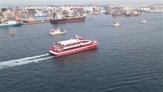 獨／天聖宮媽祖海上遶境　高雄港熱鬧回鑾