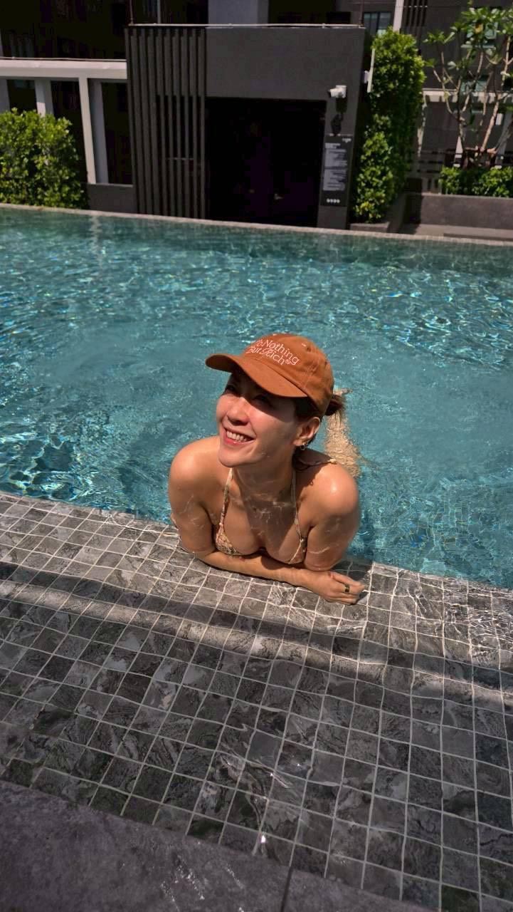 Gigi於曼谷房子戲水。（圖／有魚娛樂提供）