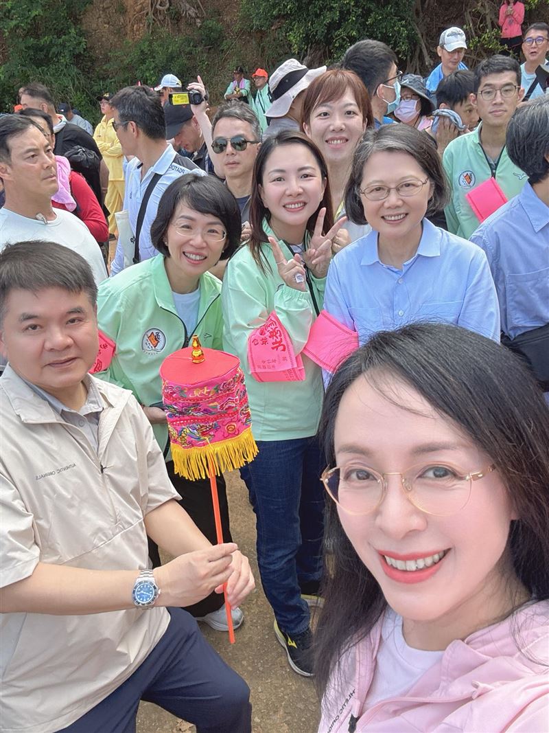 陳瑩在社群平台表示，蔡英文說，今天的組合是「平安會贏」（陳品安、蘇巧慧、陳瑩）（圖／翻攝自陳瑩臉書）