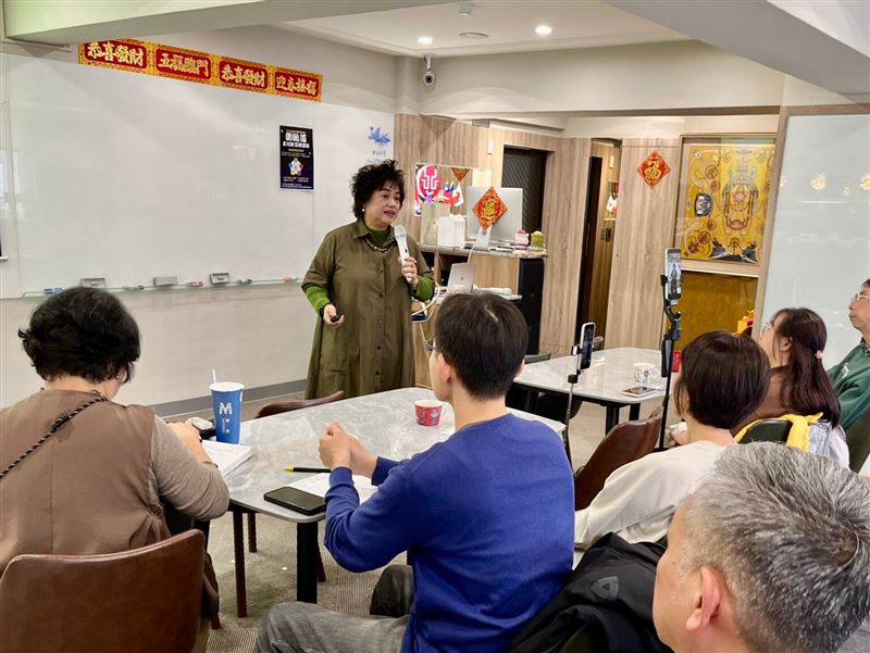 從美容產業跨入生命服務領域的滕淑蘭。（圖／滕淑蘭提供）