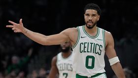 泰坦（Jayson Tatum）上半場攻下21分，塞爾提克搶下季後賽首勝。（圖／美聯社／達志影像）