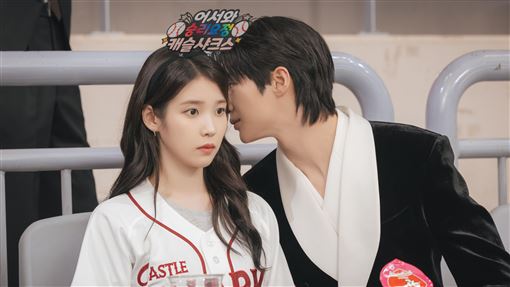 IU、邊佑錫隔牆吻太甜　假戲真做狂撒糖