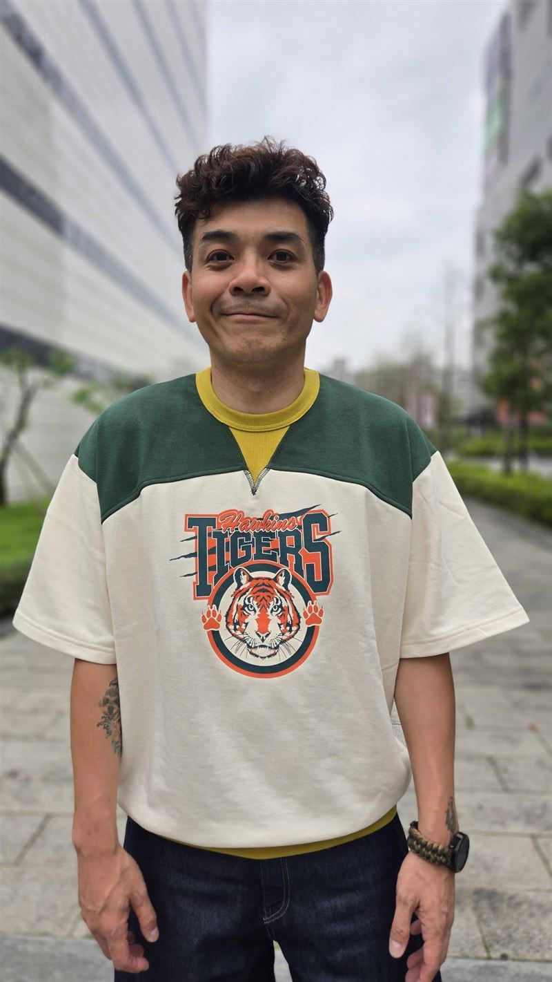 史丹利熱衷收藏球員卡。（圖／翻攝自史丹利臉書）