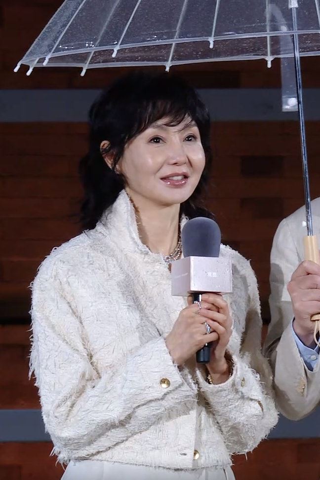 61歲張曼玉罕見現身北京參加活動。（圖／翻攝自微博）