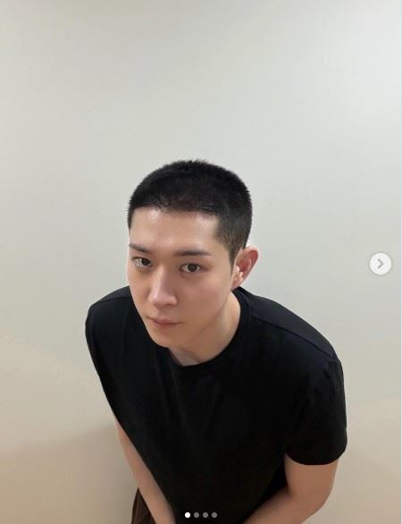 金永大剃頭宣布入伍。（圖／翻攝自IG）