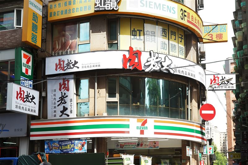 肉老大各分店皆緊鄰捷運站出口，搭乘捷運免找停車位。圖為中和永安店。（圖／肉老大頂級肉品涮涮鍋提供）