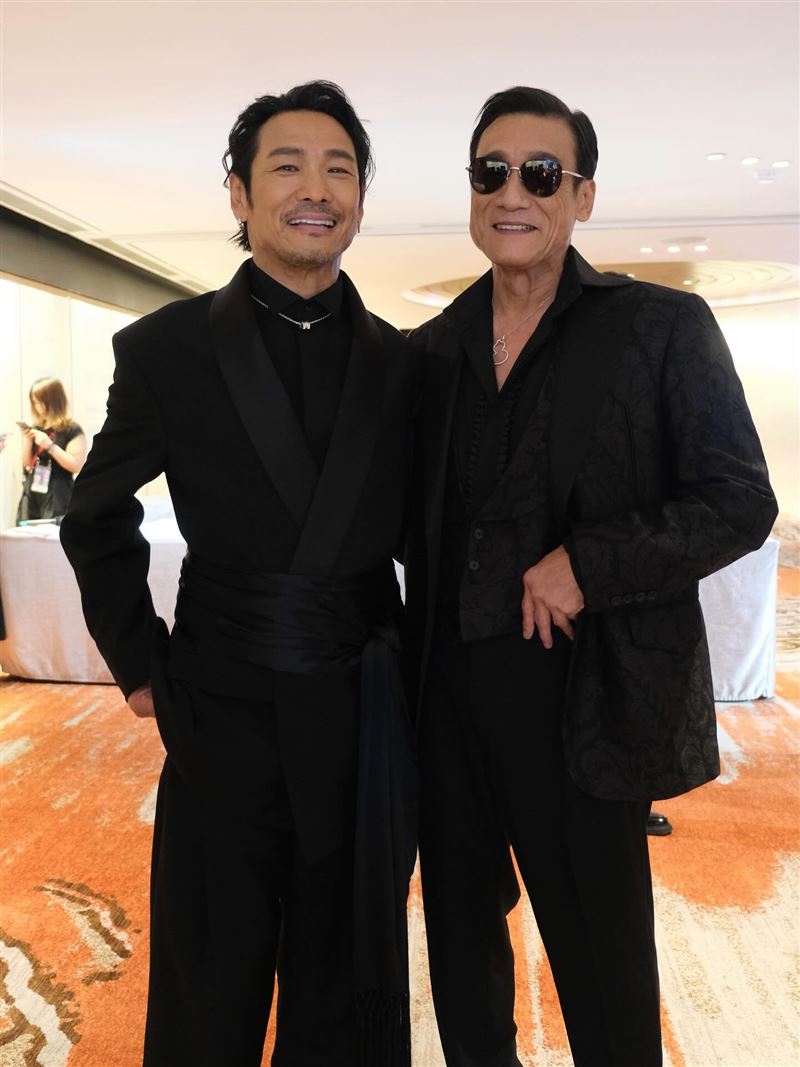 杜德偉（左）獲獎後發長文分享心得。（圖／翻攝自杜德偉 Alex To臉書）