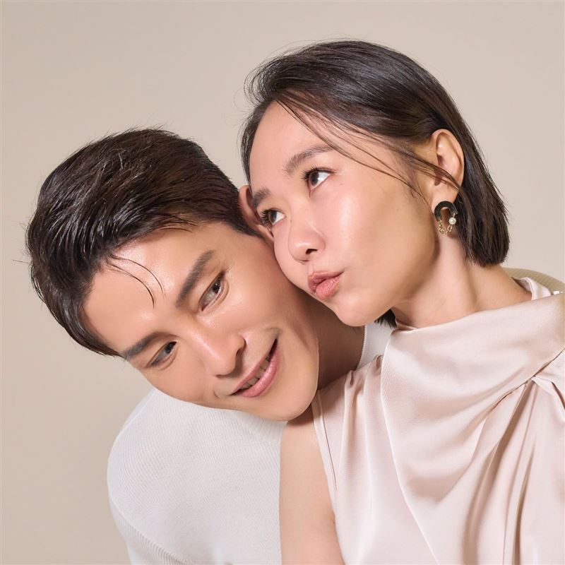 何依霈嫁給龍語申3年，合力推出保養品牌。（圖／翻攝自臉書）