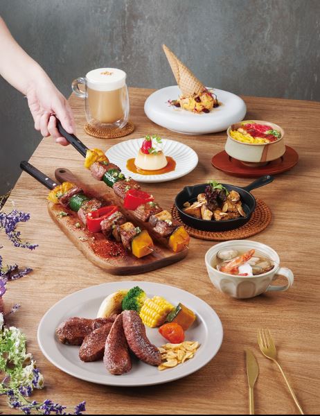 25公分巨串炙烤骰子牛。（圖／品牌業者提供）